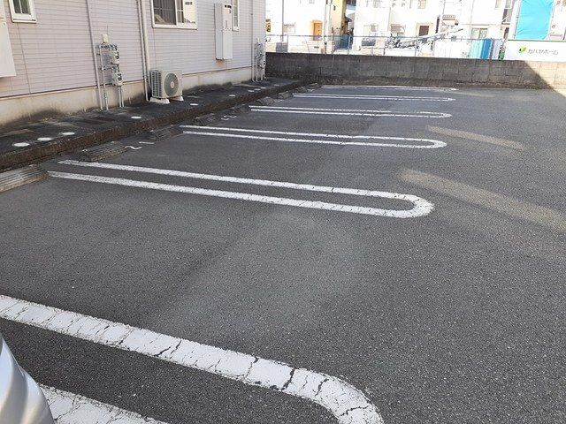 サニーパレスC棟 駐車場