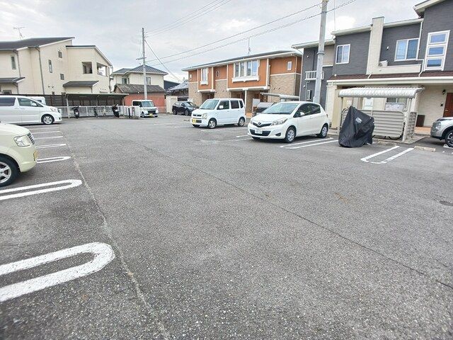 インプレス 駐車場