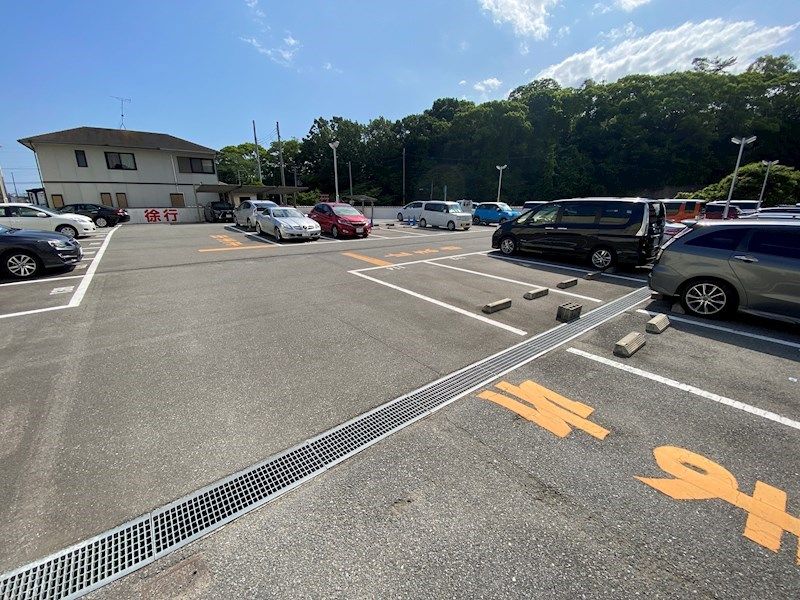 手柄アートスカイハイツ 駐車場