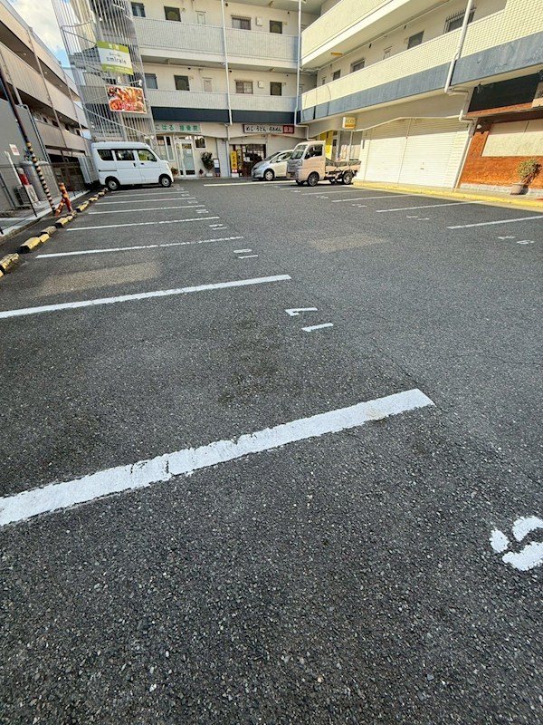サンシャイン川久 駐車場