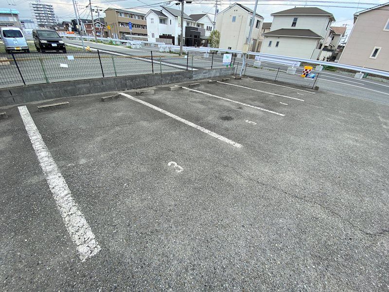 ウィンディア玉手 駐車場