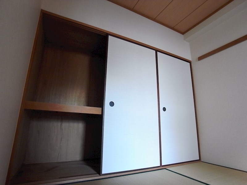 グランドール西岡本 収納