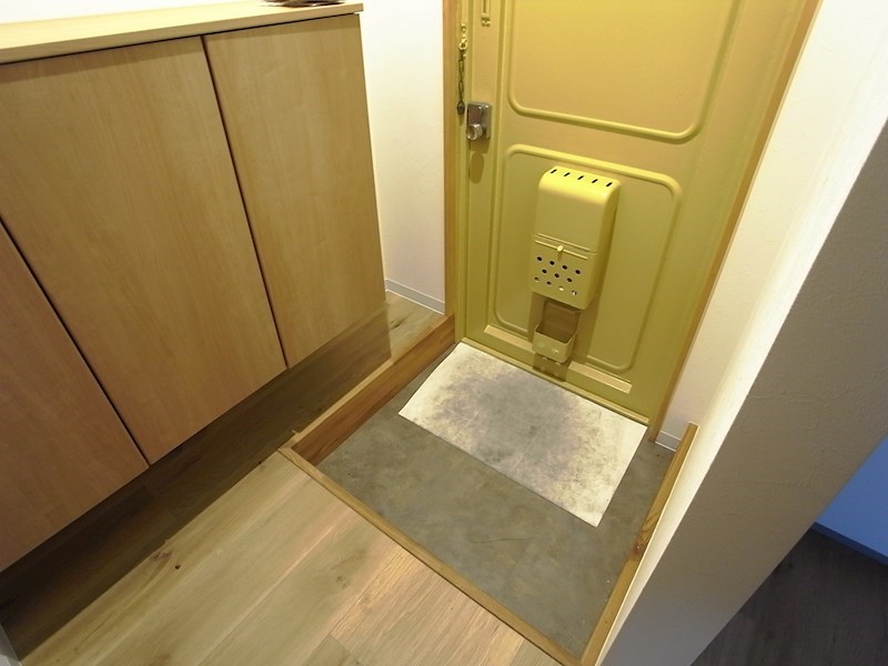 かぎ屋ビル 玄関