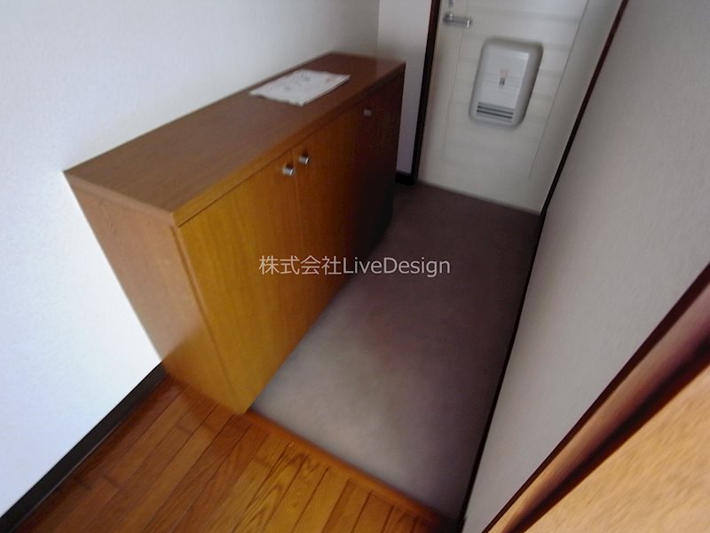 アーバン本多聞 玄関