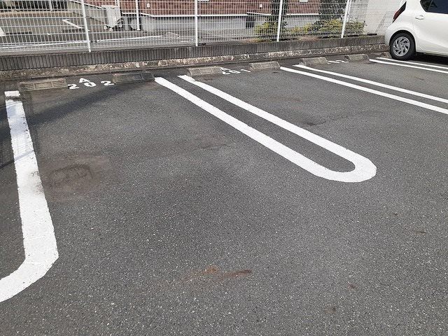 ブルーメ野里Ｂ 駐車場
