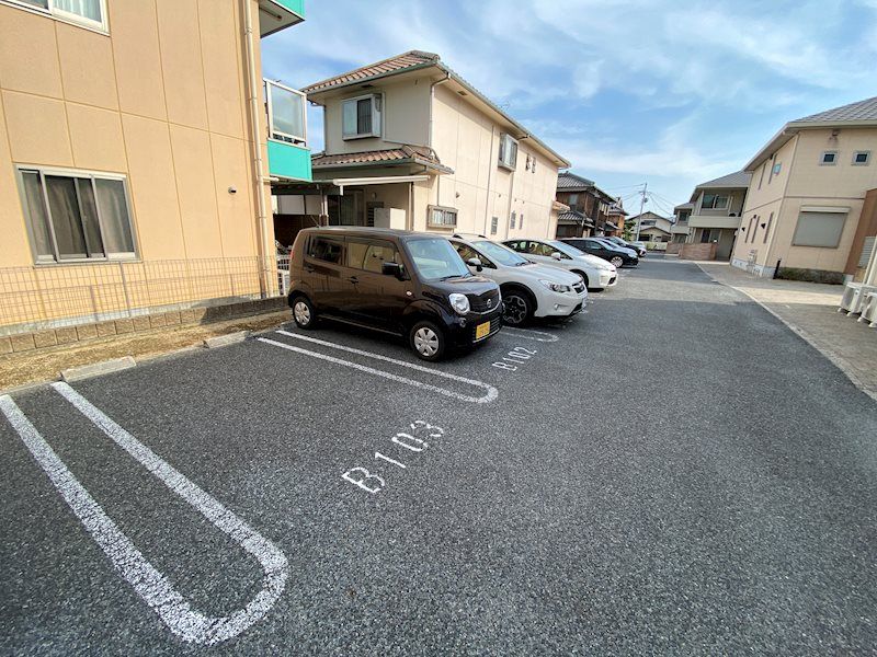 グランドゥール英賀保B棟 駐車場