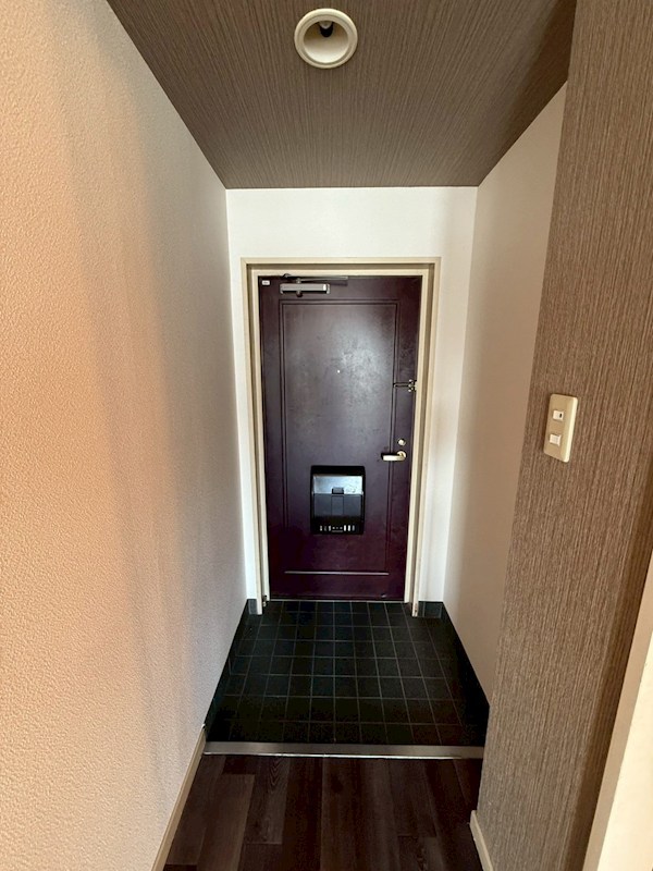 グランデール本多聞 玄関