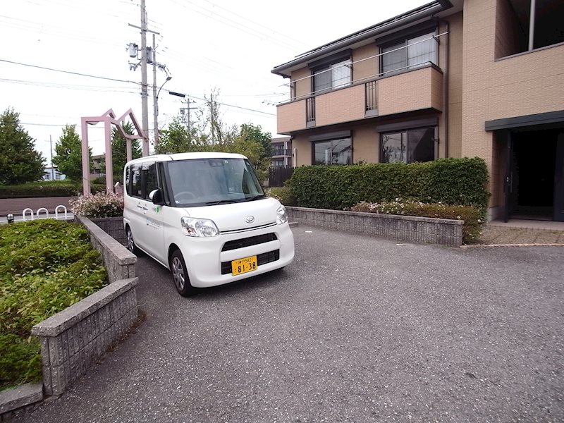 GRANCEED寿 駐車場