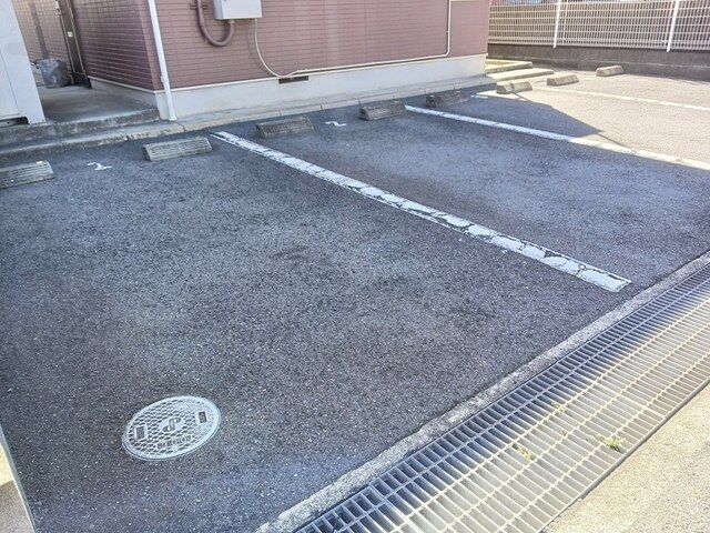 ラフィネ 駐車場