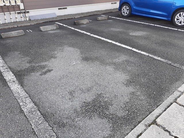 ル・クプル　プラースⅡ 駐車場