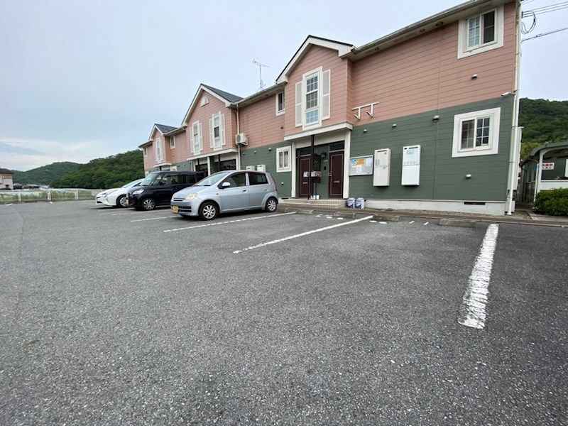 サンハウス 駐車場