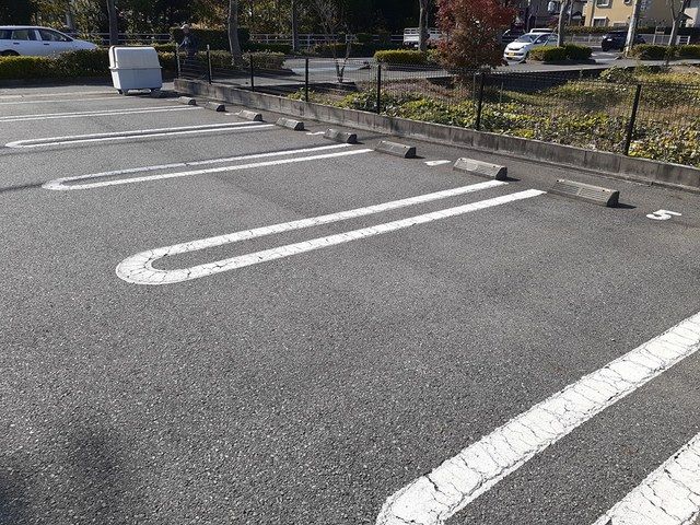 アヴェニュー谷川  駐車場