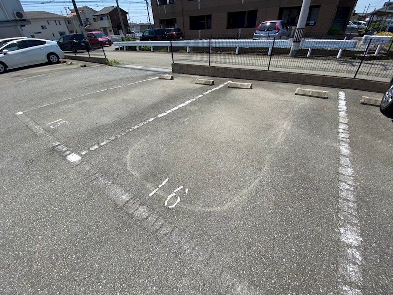 LEGACY　GARDEN　壱番館 駐車場