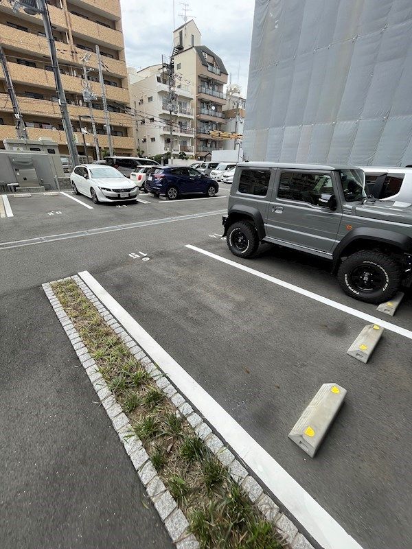 プレサンス新大阪ジェイズ 駐車場