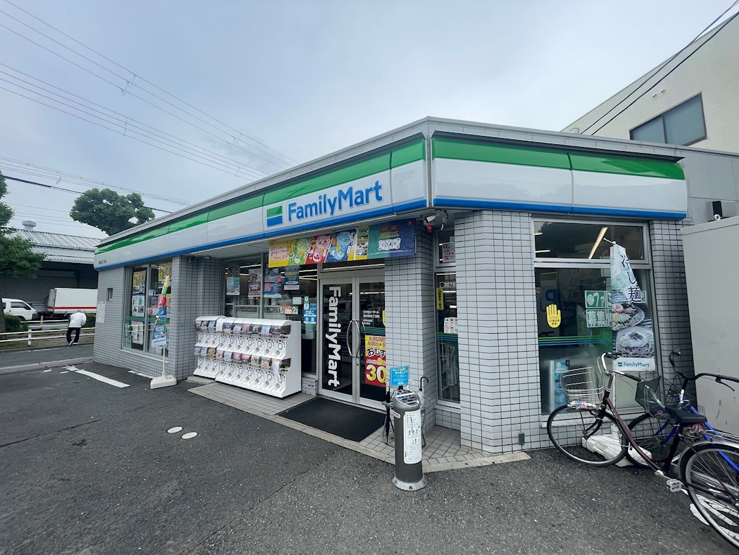 プレサンス新大阪ジェイズ コンビニ