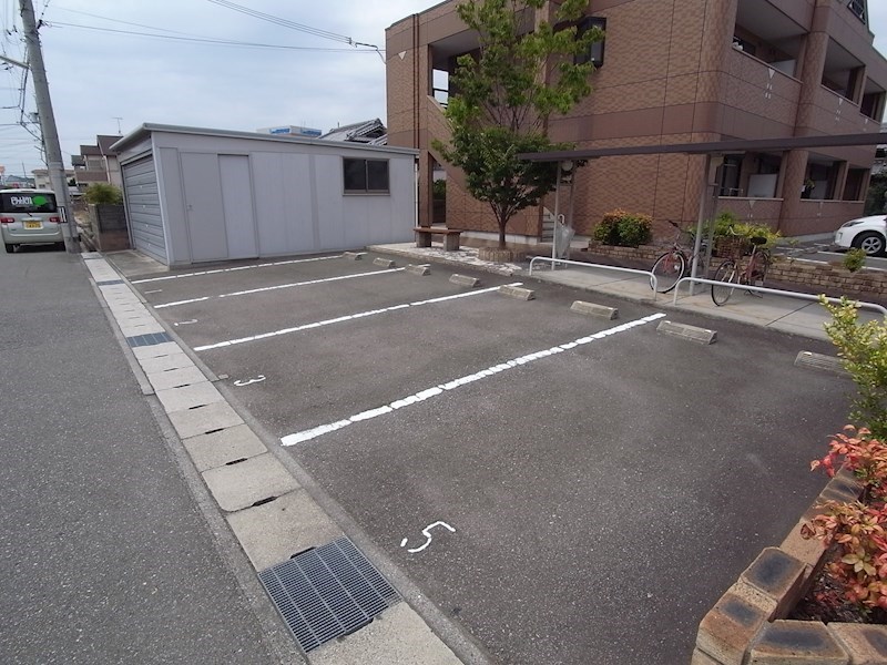Elise 駐車場