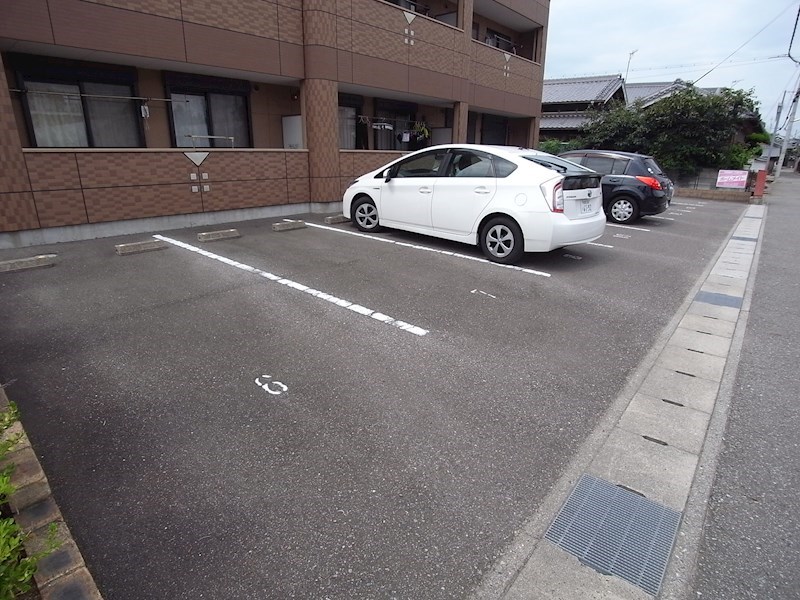 Elise 駐車場