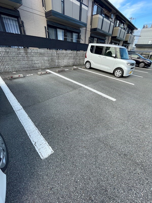 アバンセ７０ 駐車場