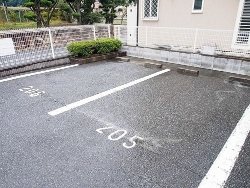 アドニス 駐車場