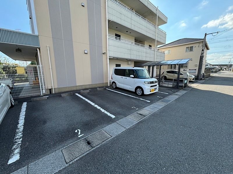 ウェスタン フォレスト 駐車場