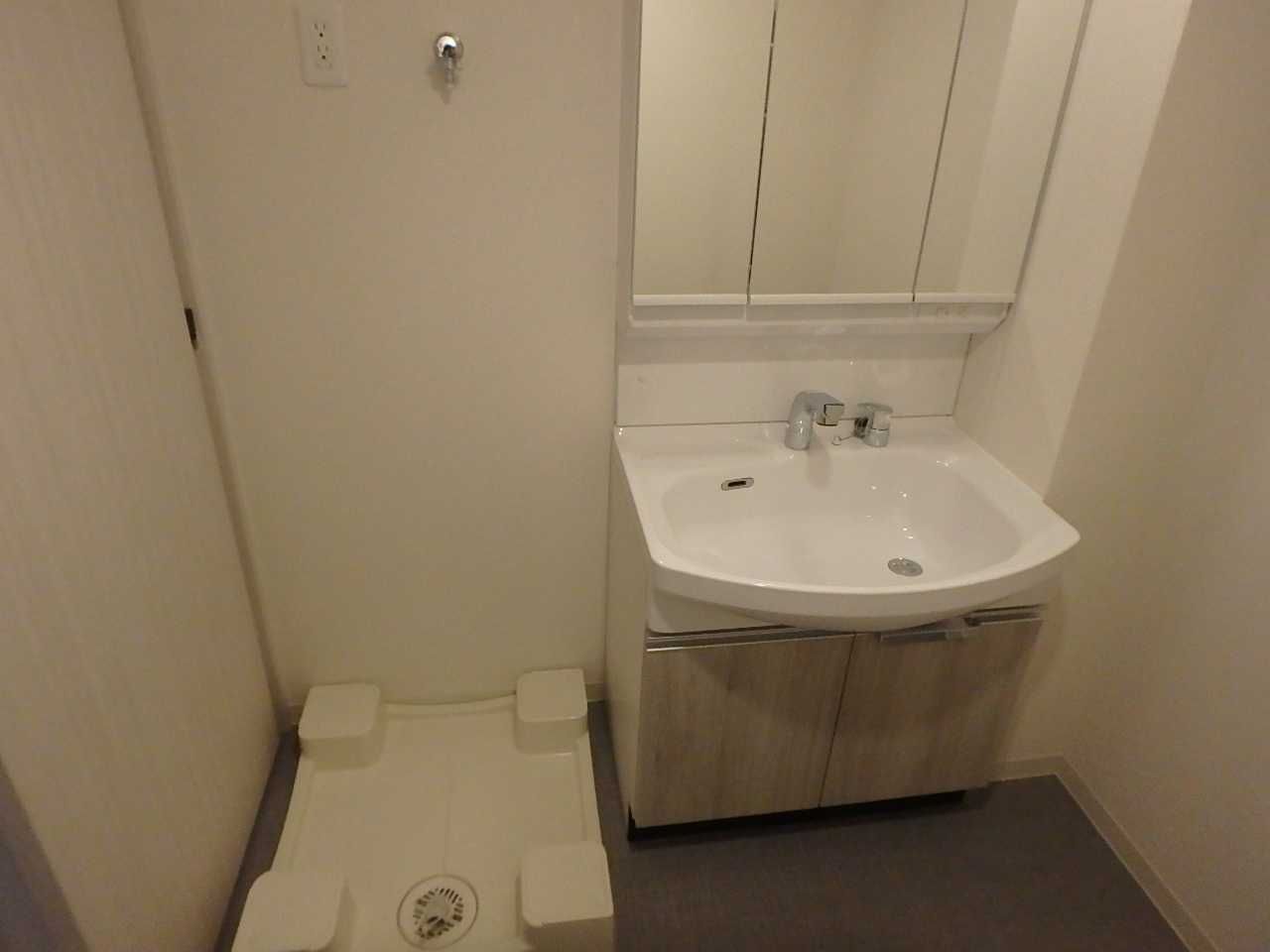 プレサンス新大阪ジェイズ 洗面所