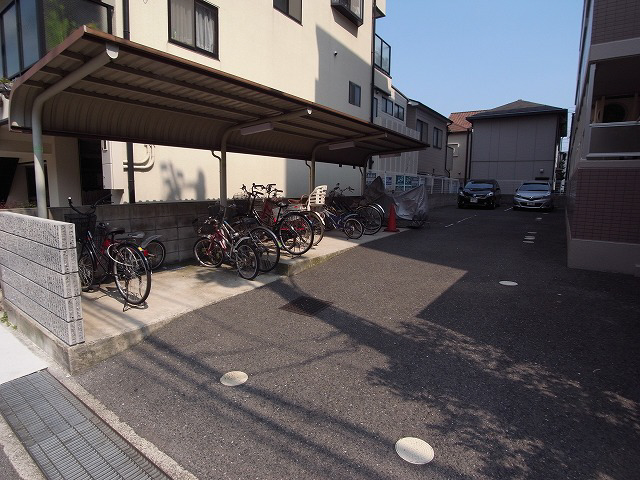 グランドール西岡本 エントランス