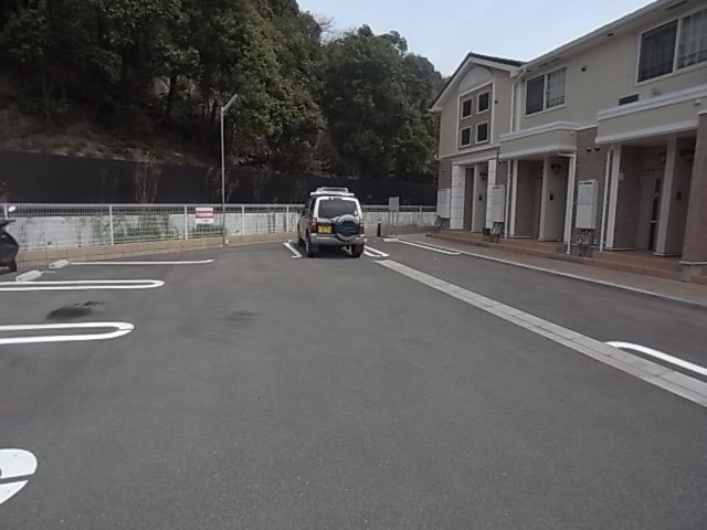 アイリスプレイス 駐車場