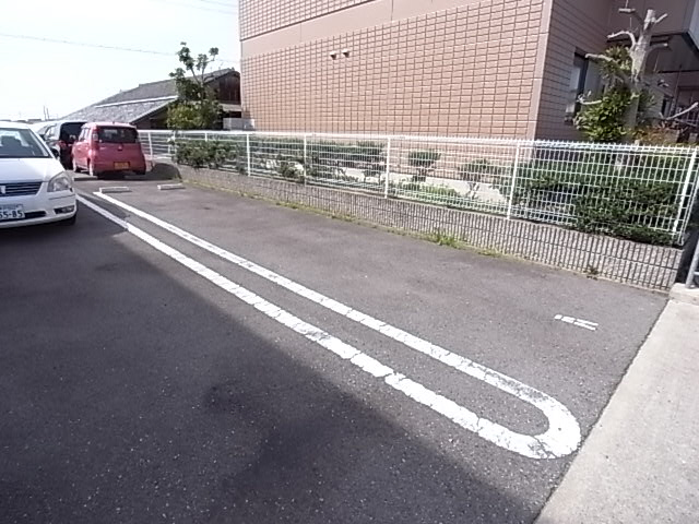 クレールカーサ 駐車場