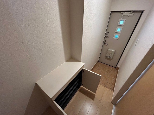 アバンツァート玉手Ⅲ 玄関