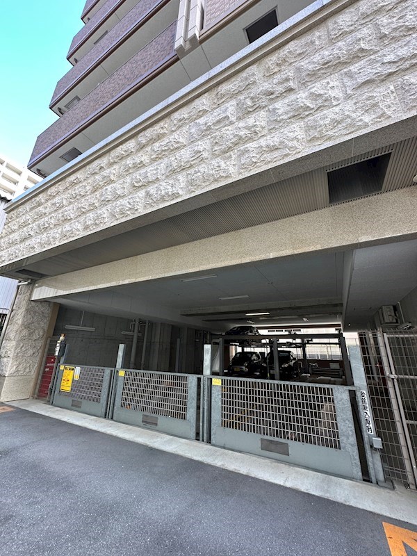 プレサンスＯＳＡＫＡ江坂 駐車場