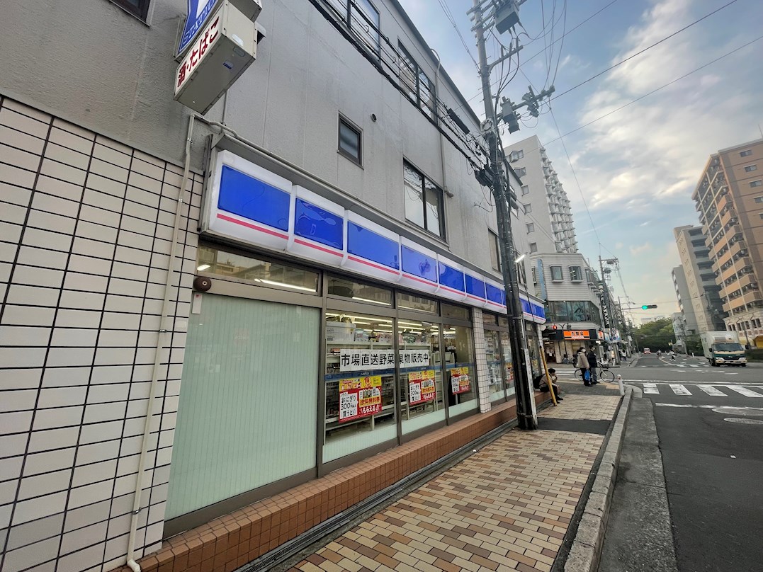 プレサンスＯＳＡＫＡ江坂 コンビニ