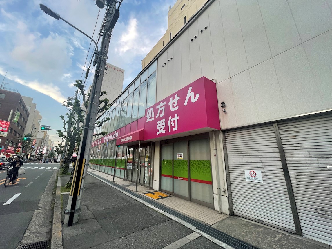 プレサンスＯＳＡＫＡ江坂 ドラッグストア