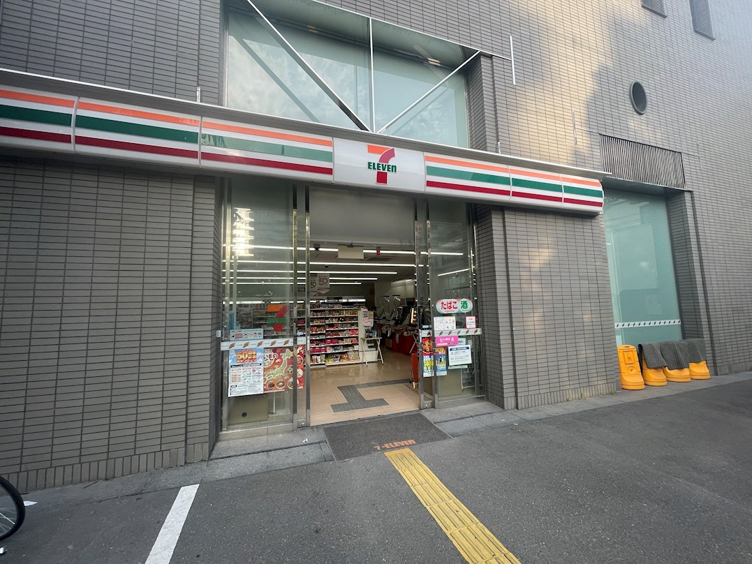 プレサンスＯＳＡＫＡ江坂 コンビニ