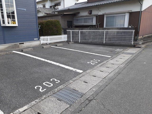 アメニティ浅見 駐車場