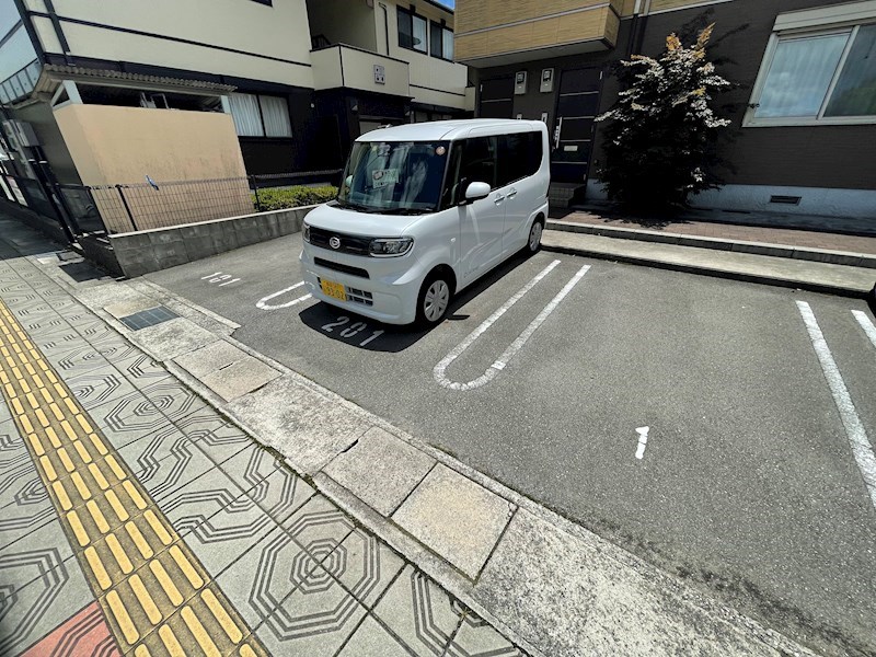 ル・パルク 駐車場