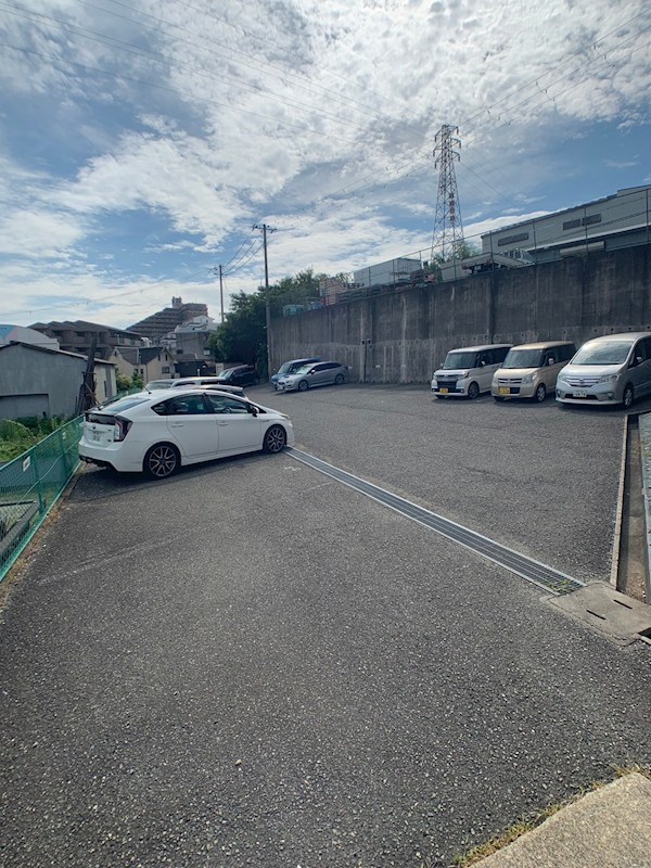 ウエストハイライズ 駐車場