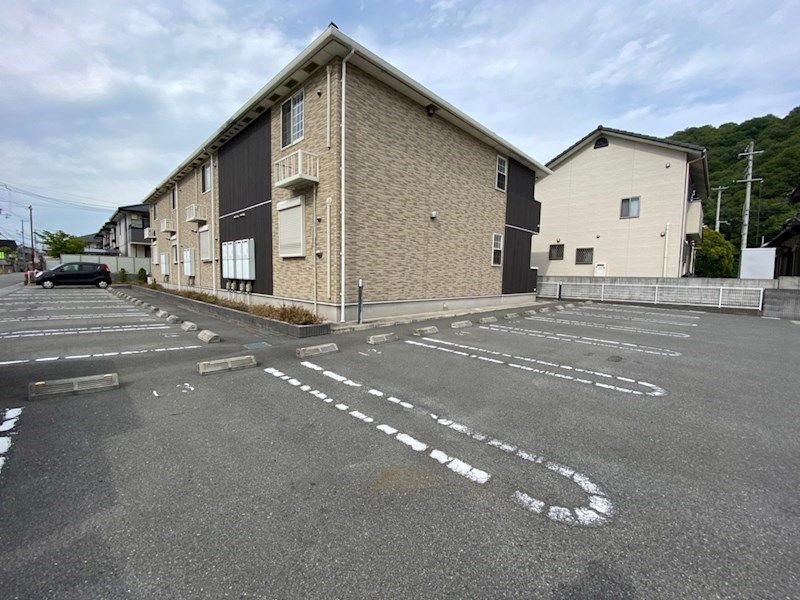ノイ・フリーデＢ棟 駐車場
