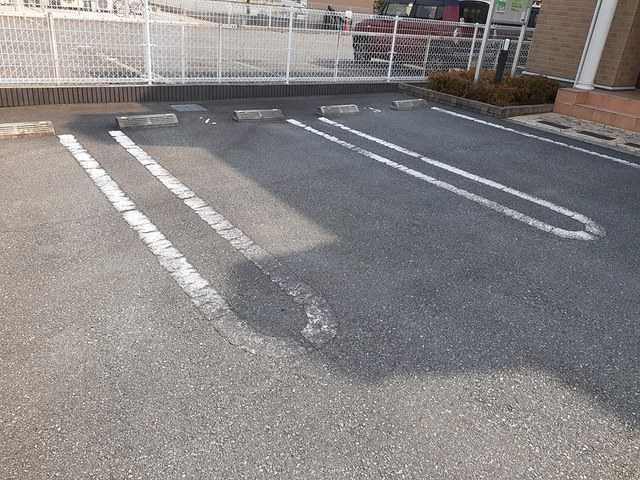 サウスローレル 駐車場