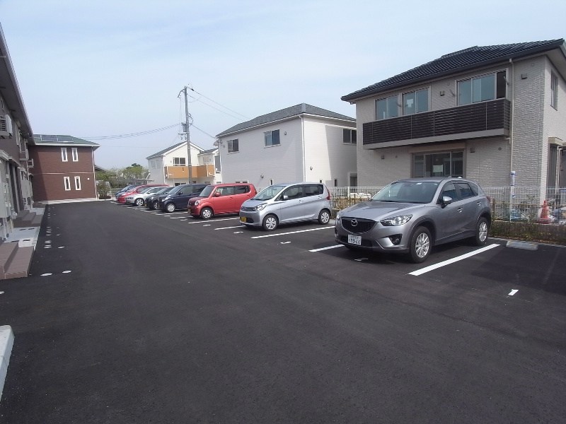 アイリープラザ潤和 駐車場