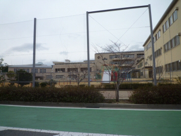 リヴィエル須磨 小学校