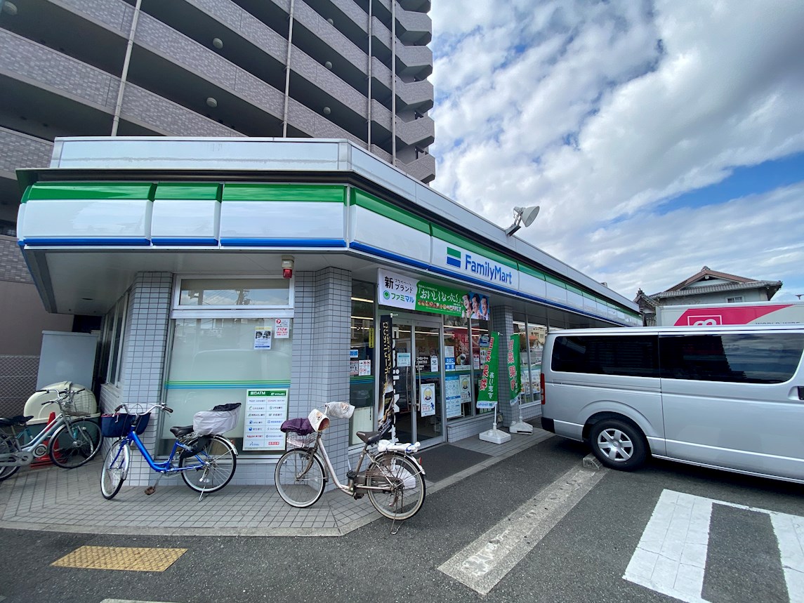ネオクオーツ幸　弐番館 コンビニ