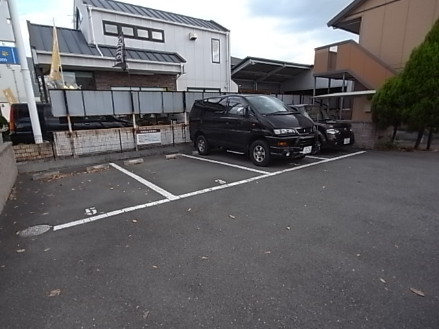 ヴィアーレ 駐車場