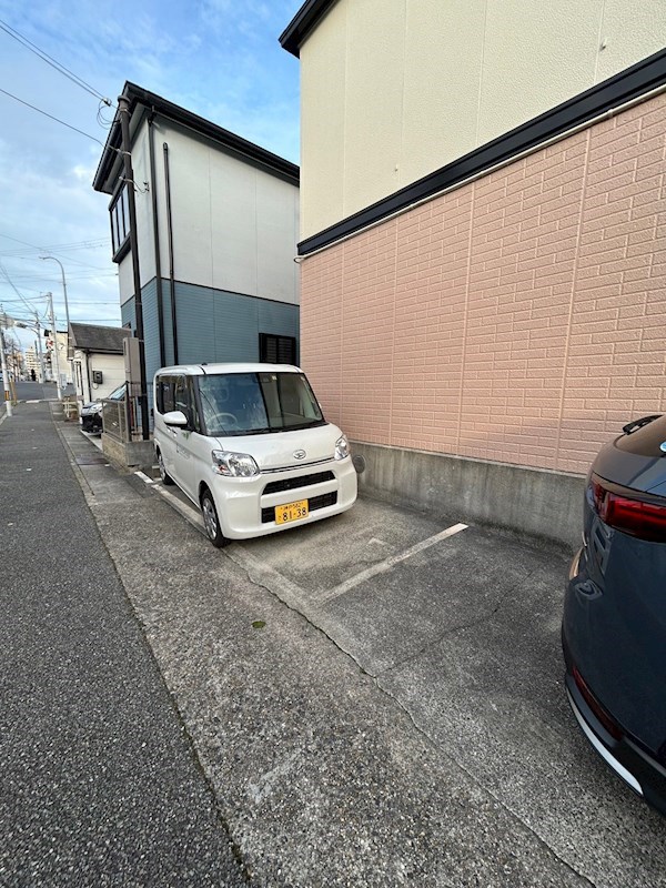 メゾンドアヴニール板宿 駐車場