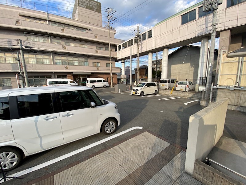アップフィールド 駐車場