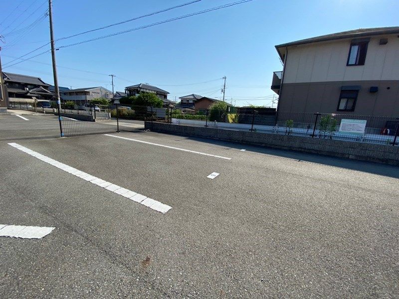 アヴェニール浜 駐車場