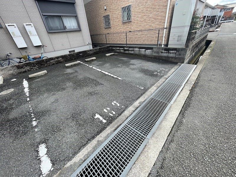 ココナッツハウスⅡ 駐車場
