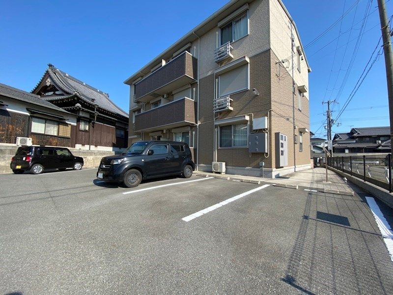アヴェニール浜 駐車場