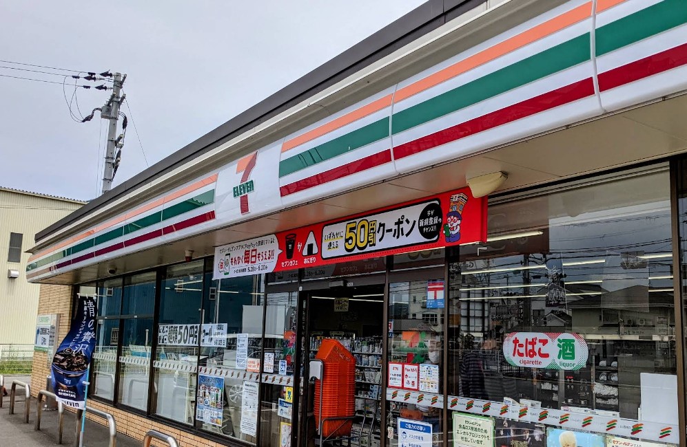 アヴェニール浜 コンビニ