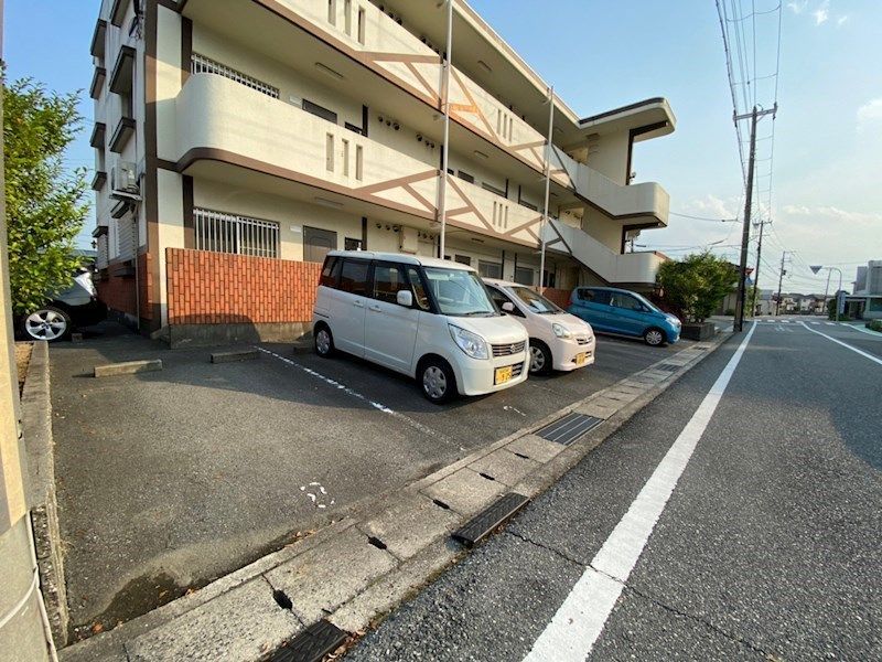 メゾン城南 駐車場