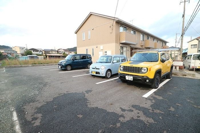 パークフロントM 駐車場